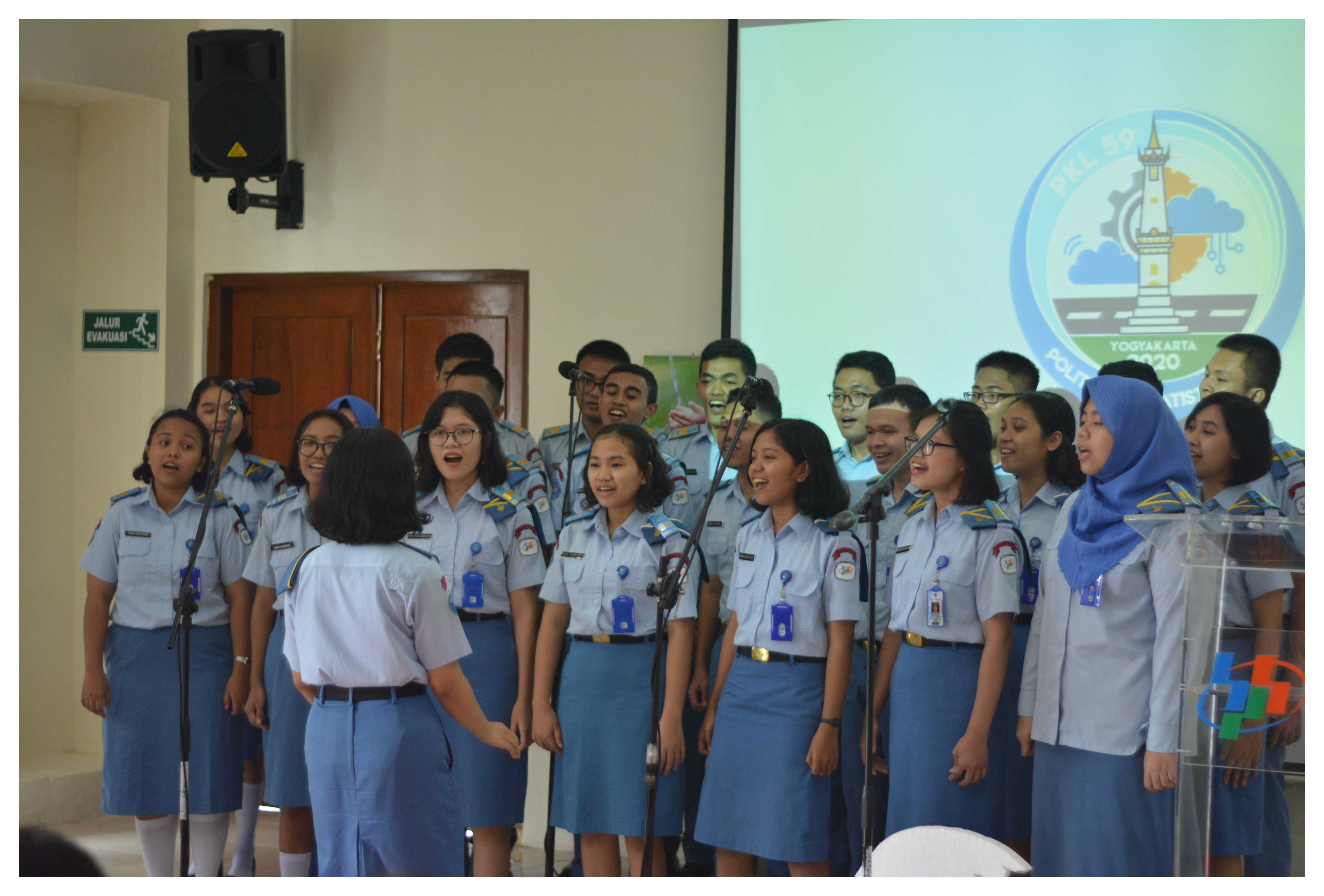 Persembahan paduan suara dari UKM Kesenian Bidang Exelcior